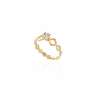 Princess-Cut Diamond Engagement Ring – Elsa Mouzaki Gold engagement ring with a princess-cut diamond and geometric band on a white background.